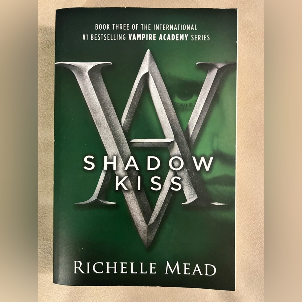 📚BUY 2 GET 1 FREE Shadow Kiss‎ by Richelle Mead